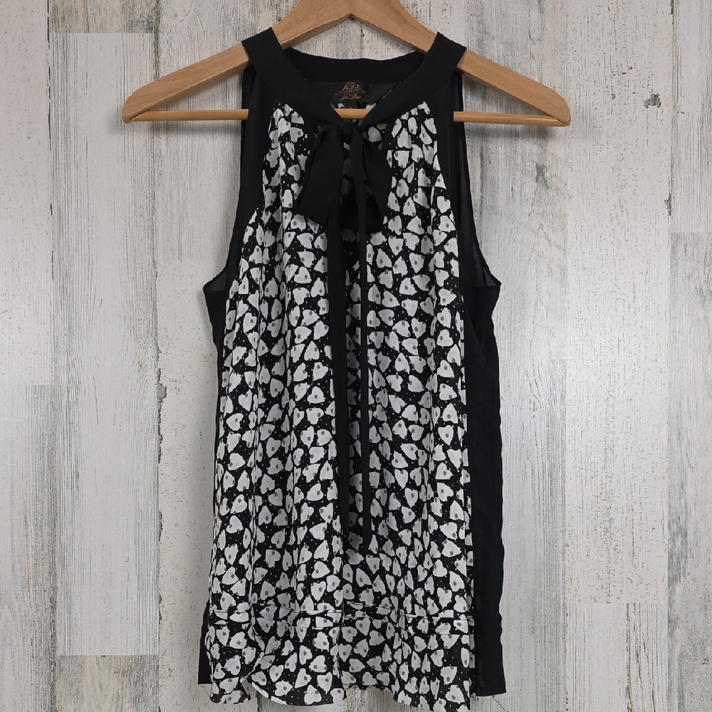 Disney Alice Through The Looking Glass Black White Heart Blouse Size Small